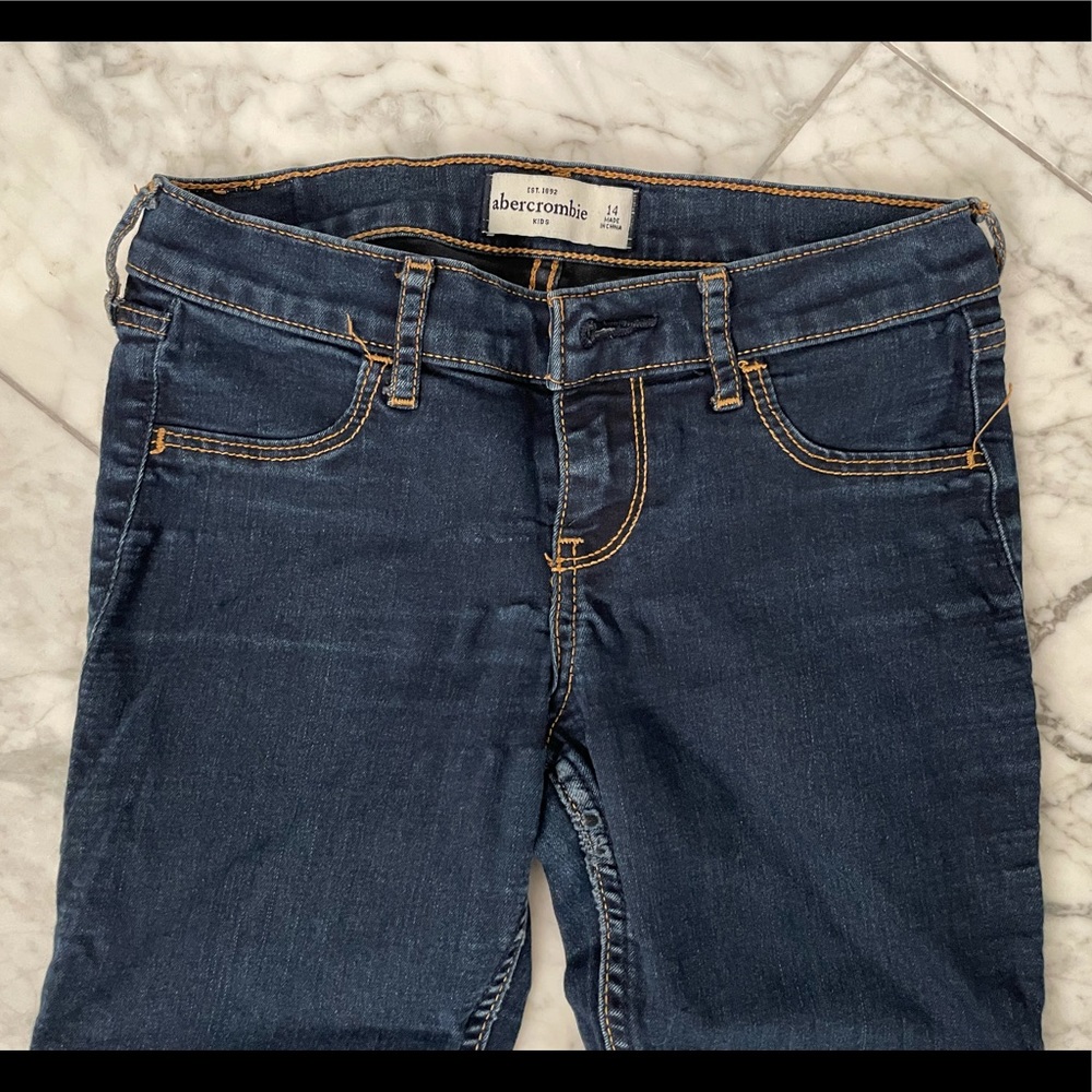 Abercrombie Kids Size 14 Skinny Jeans, Dark wash.